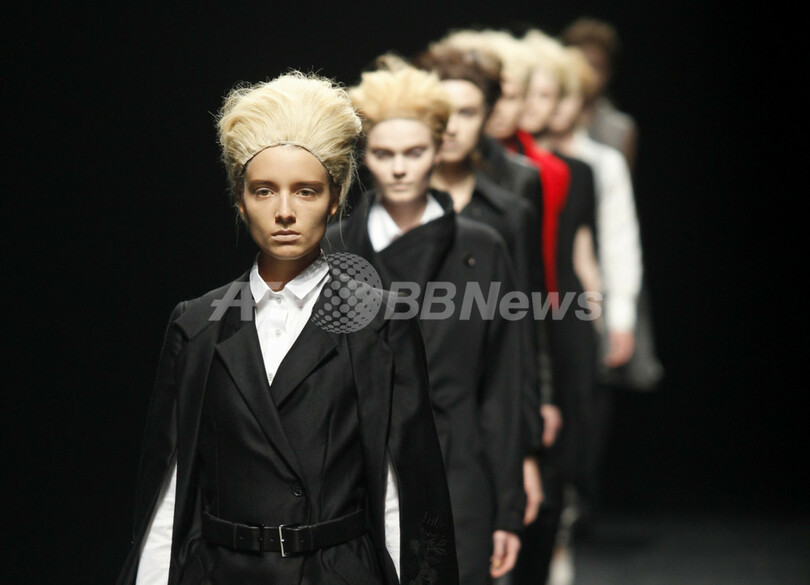 ＜13/14年秋冬東京コレクション＞ヤストシ エズミ