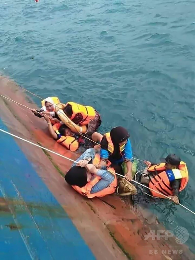 インドネシアでまた船の事故、12人死亡 125人の救出活動続く
