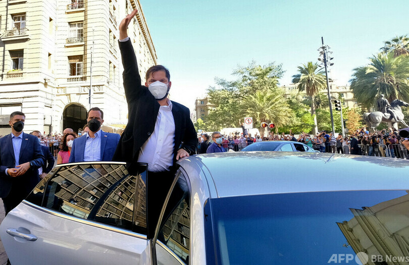 贈り物はポケモンぬいぐるみ 日本からチリ次期大統領へ