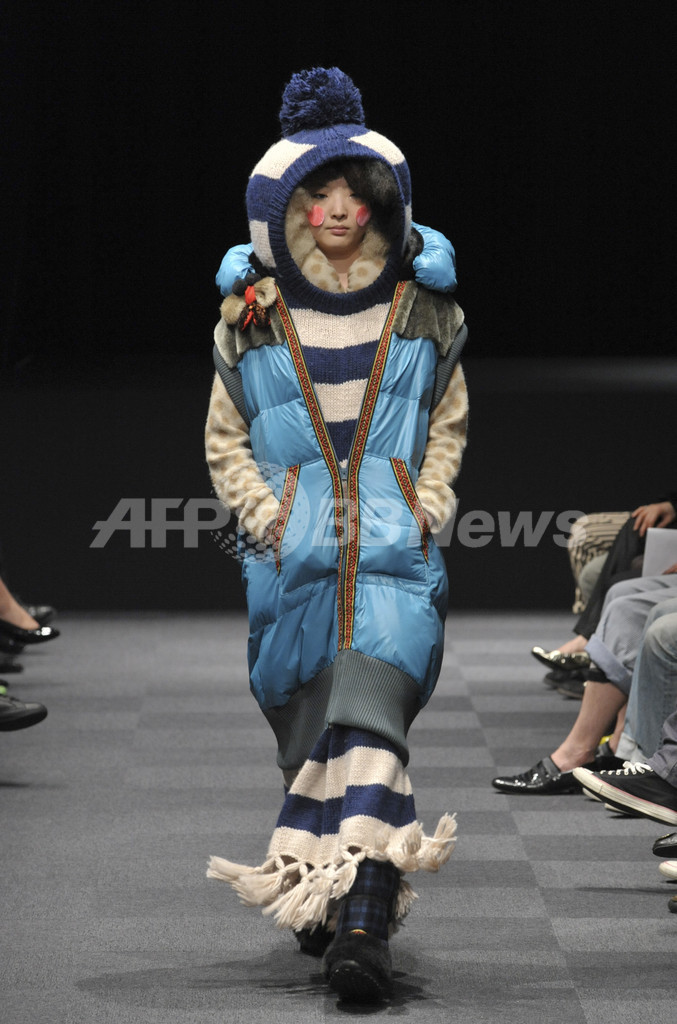 ＜09/10年秋冬東京・コレクション＞メルシーボークー、新作を発表