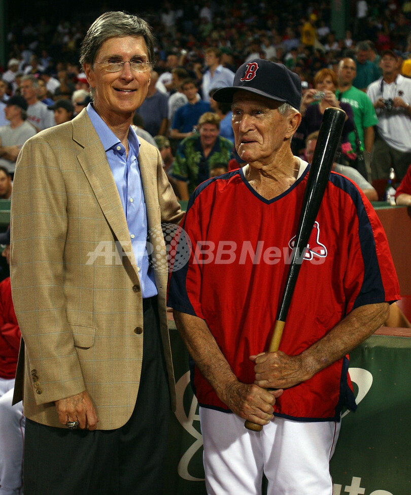 ペスキー氏の誕生セレモニーがフェンウェイ・パークで行われる