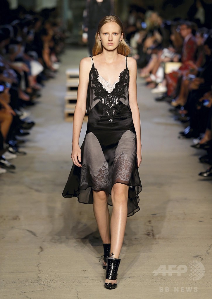 「ジバンシィ」16年春夏コレクション