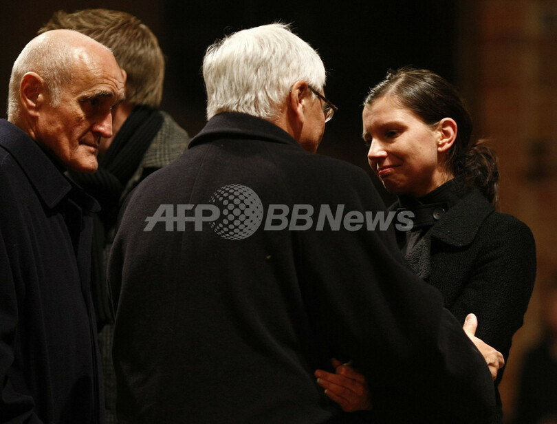 ドイツ代表GKのエンケ 列車に飛び込み自殺