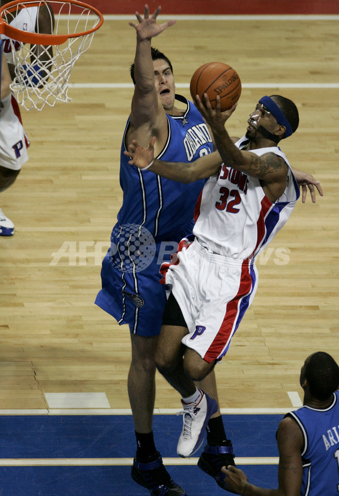 ＜06-07NBA プレーオフ＞ピストンズ マジックを降し2連勝 - 米国