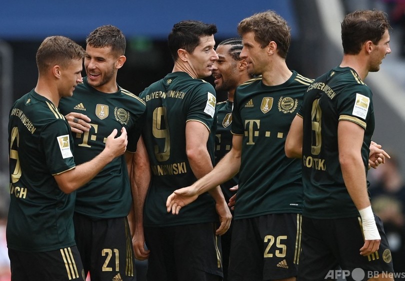 バイエルンがボーフムに7発大勝、暫定ながら今季初の首位に