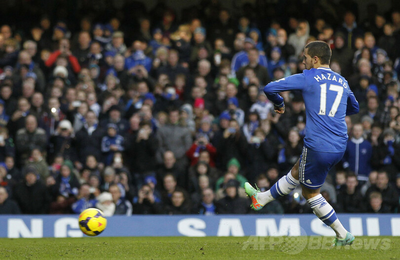 チェルシーが首位浮上、アザールが3得点