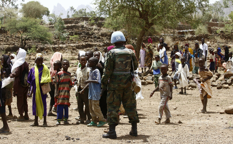 国連、PKO要員への攻撃には「武力行使も」 報告書