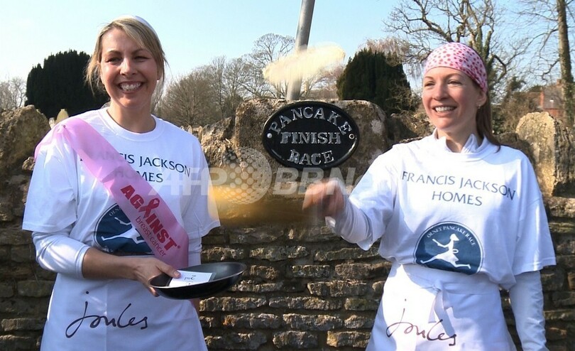 15世紀から続く伝統の「パンケーキ・レース」 英国