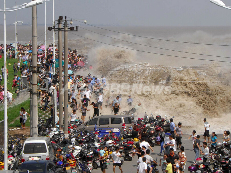 大迫力！中国・銭塘江の「大逆流」