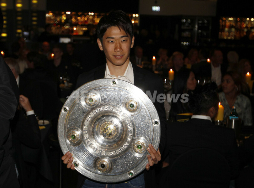 リーグ連覇のドルトムントが市内で夕食会 写真10枚 国際ニュース Afpbb News リーグ連覇のドルトムントが市内で夕食会 写真10枚 国際ニュース Afpbb News