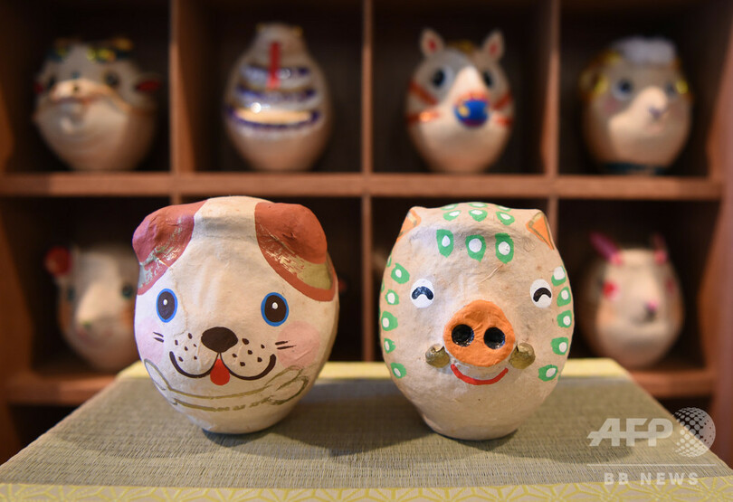 金メダルに向かって「猪突猛進」 干支（えと）だるま制作がピーク 神奈川・平塚