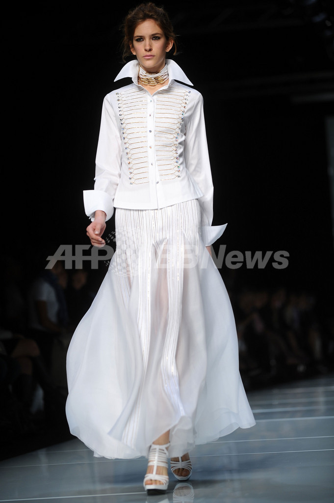 ＜10年春夏ミラノ・コレクション＞ロッコ バロッコ、新作を発表