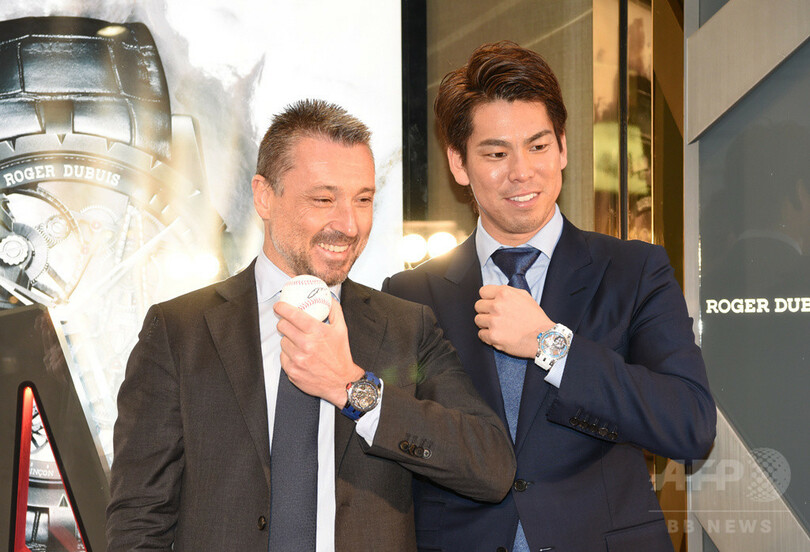 高級時計「ロジェ デュブイ」銀座に日本初の旗艦店、前田健太ら祝福