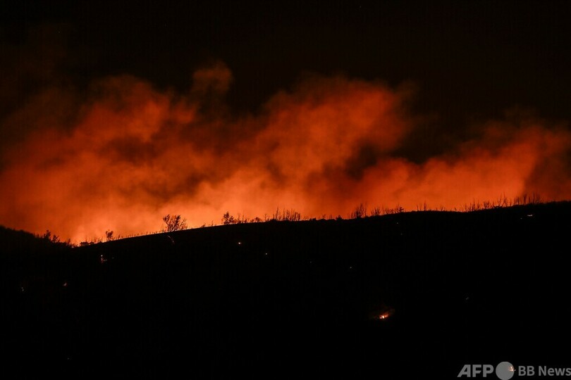 ギリシャで山火事相次ぐ 数千人に避難指示
