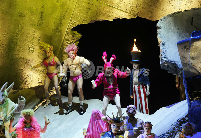 全裸のミッキーマウス35人、ヴェルディのオペラ現代版で出演へ