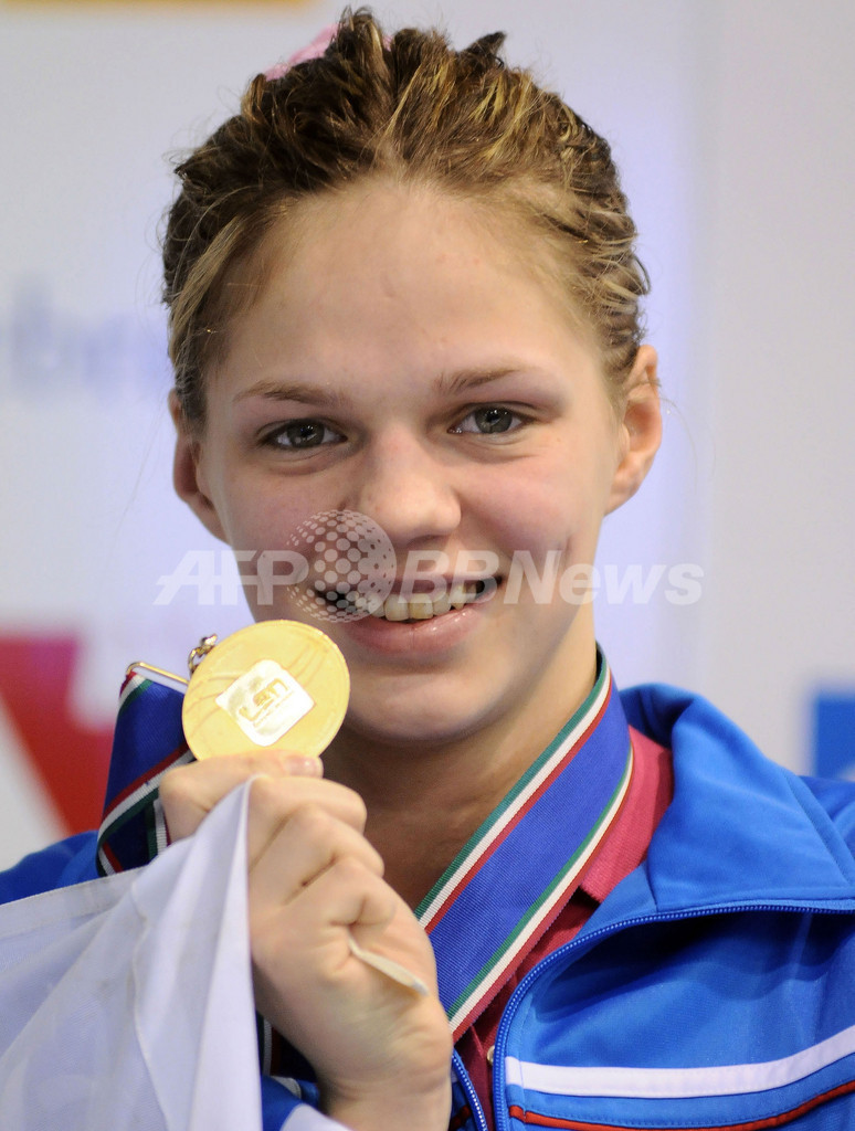 エフィモワ 欧州新記録で女子100メートル平泳ぎを制す