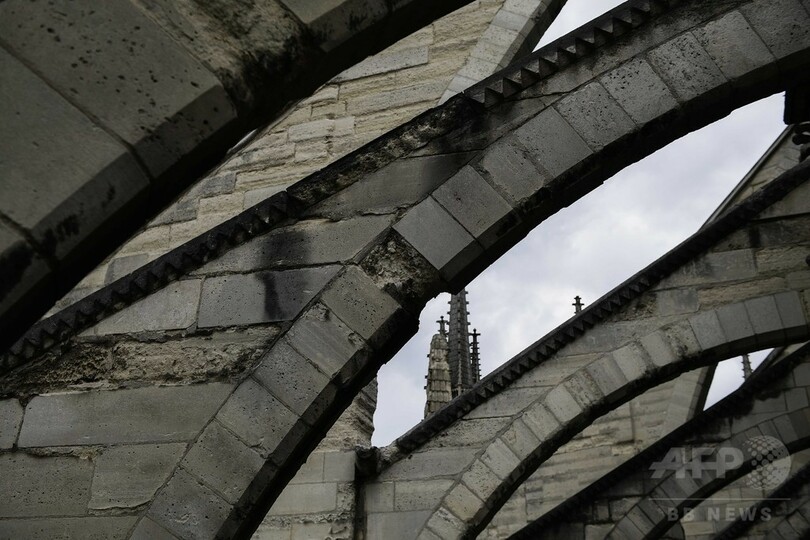 ぼろぼろのノートルダム大聖堂の栄光を再び、パリ