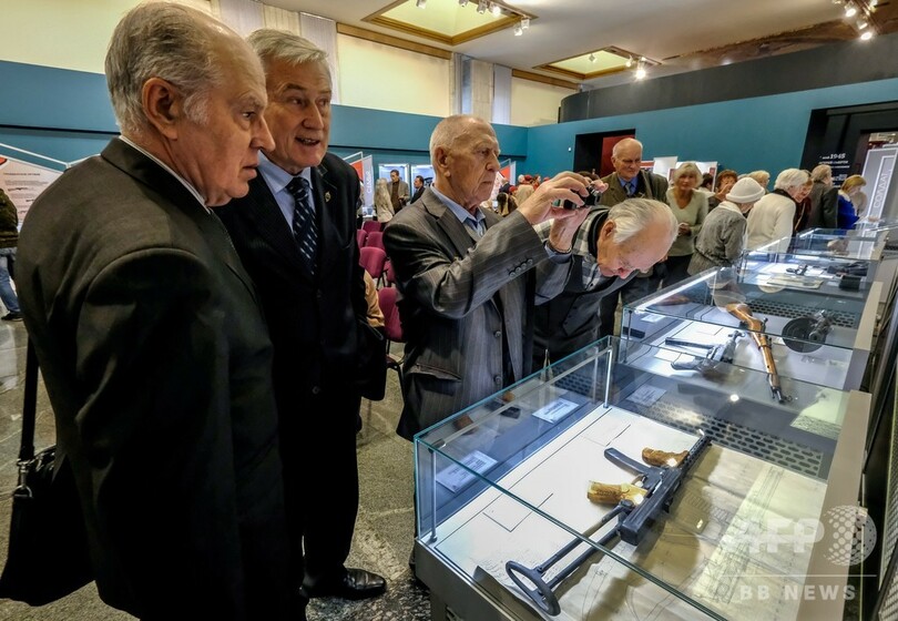 AK47の生みの親カラシニコフ生誕100年 ロシアの英雄の名誉と苦悩
