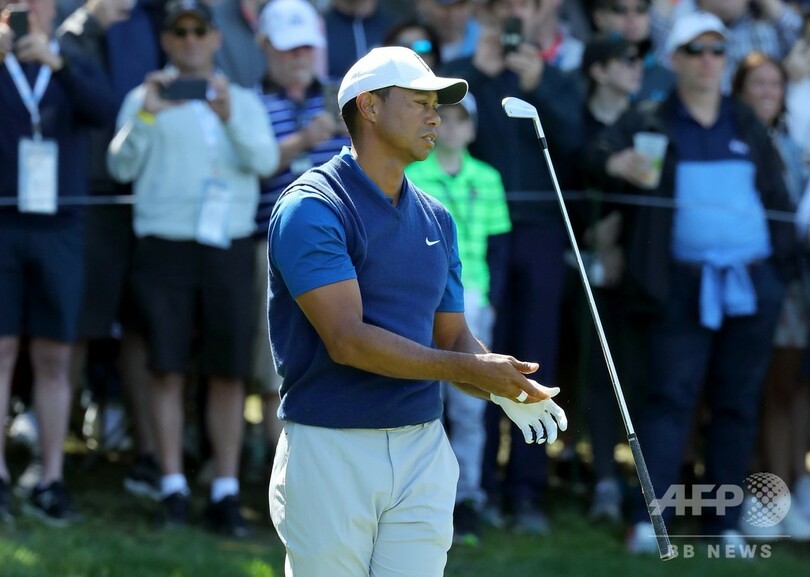 ウッズは2オーバー51位タイ発進、パットでミス重ねる 全米プロ