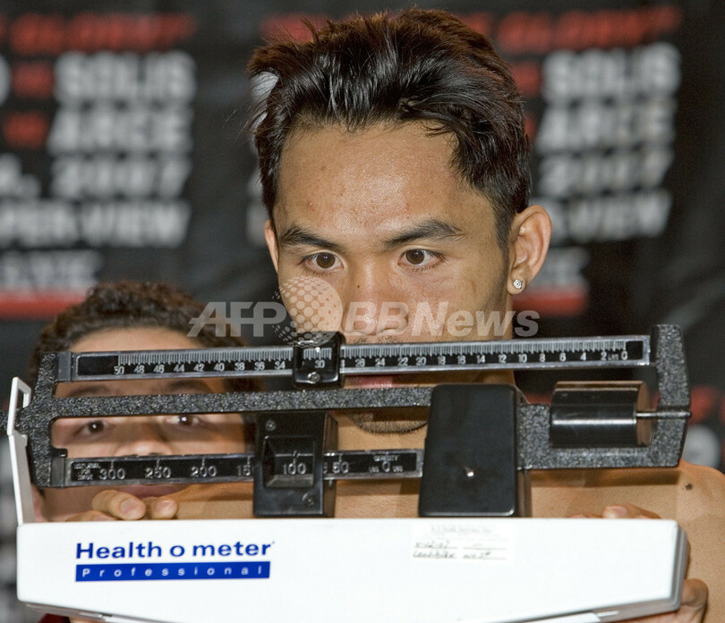 ＜ボクシング＞WBC世界スーパーフェザー級タイトルマッチを控え前日計量が行われる - 米国