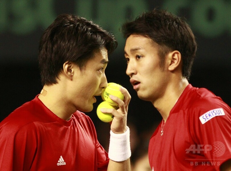 日本がフルセットでダブルス落とす、決着は3日目のシングルスに デ杯