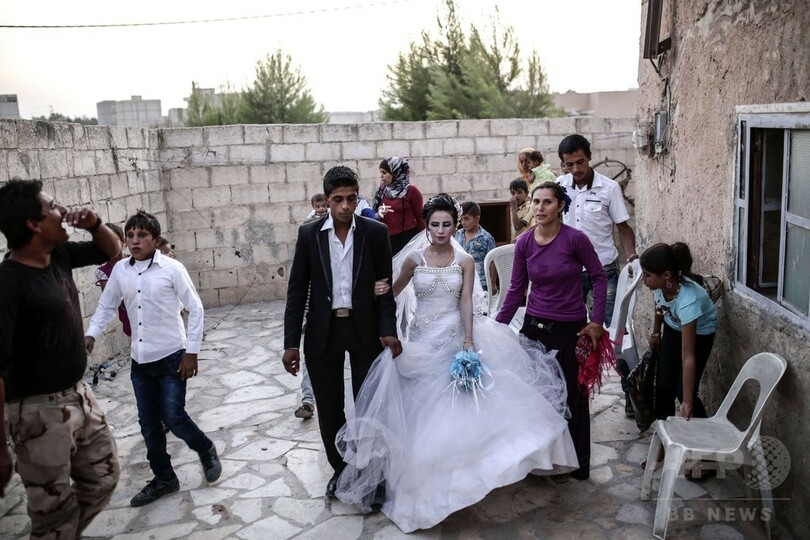 戦禍のシリア北部コバニで結婚式