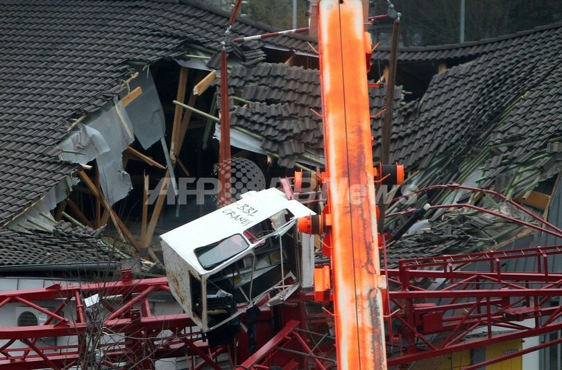 スーパーにクレーン倒壊、1人死亡 ドイツ