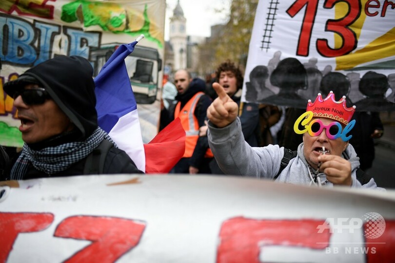 年金改革に抗議のスト、18日目 クリスマス前最後の日曜 交通まひ悪化 フランス