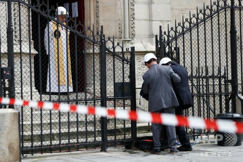 【記者コラム】ヘルメット姿で行われたミサ