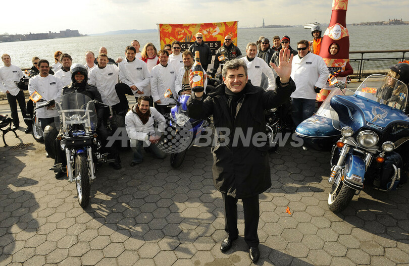 バイクにまたがりボジョレー解禁祝う、NYのライダーたち