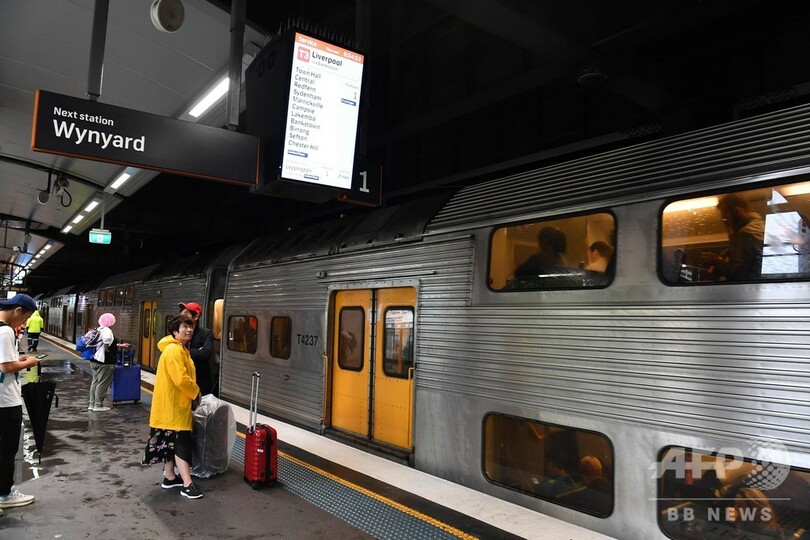 豪シドニーで激しい暴風雨、数時間で1か月分の雨 交通大混乱