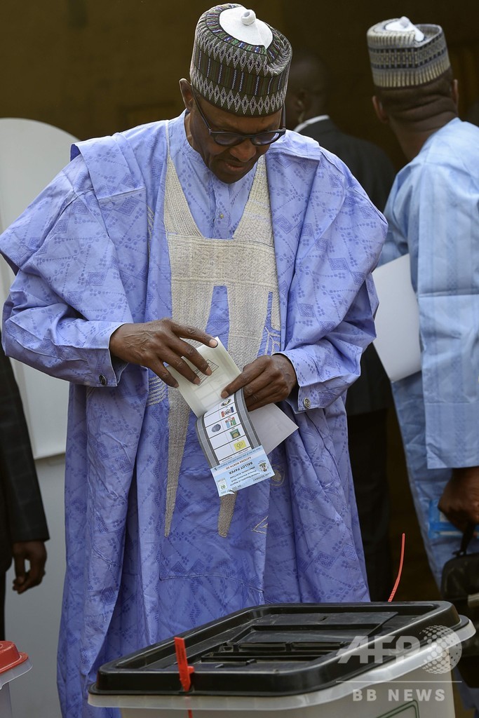 突然延期されたナイジェリア大統領選、1週間遅れで投票始まる