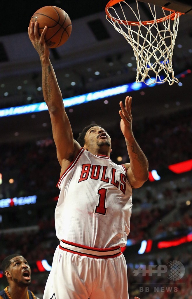 ローズが劇的ブザービーター！ブルズが2勝目を挙げる