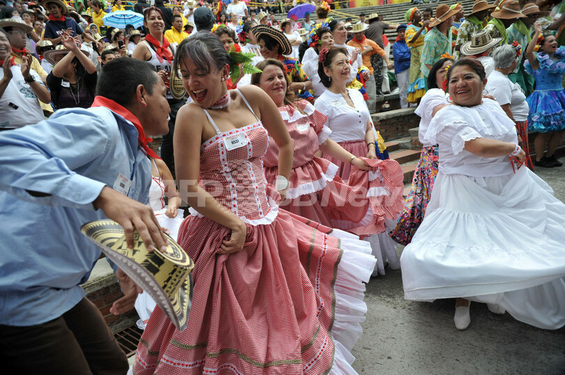 集団ダンスのギネス記録に挑戦、南米コロンビア