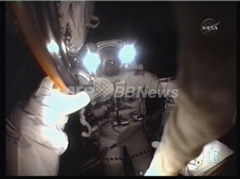 スペースシャトル「エンデバー」、4回目の船外活動終える