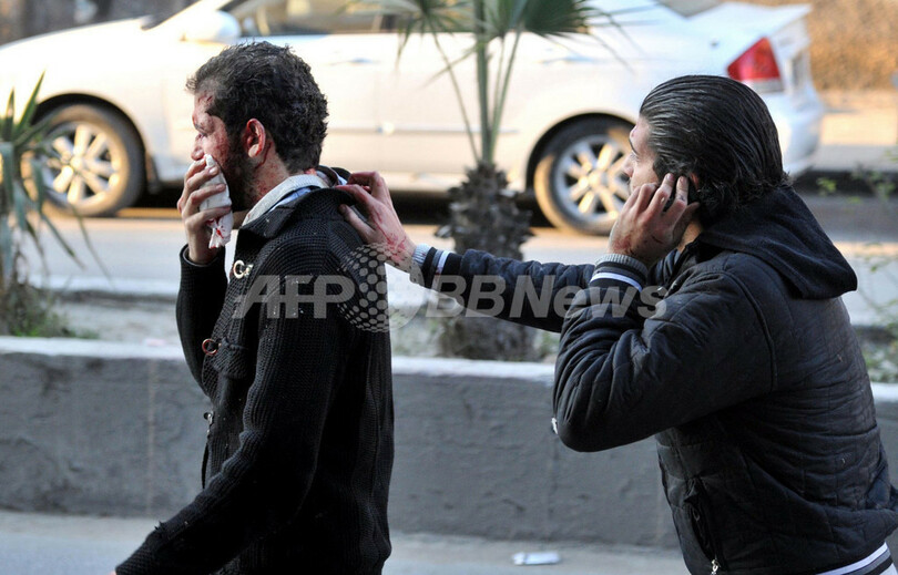 シリア首都近郊で自動車爆弾が爆発、54人死亡