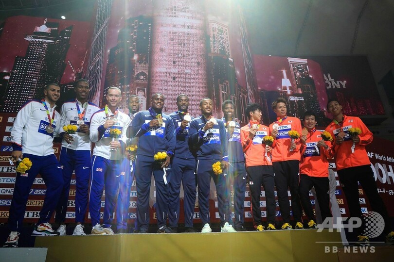 日本チームにメダル授与、男子400mリレーで銅 世界陸上