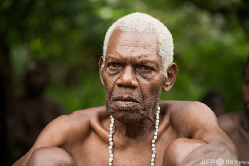 フィリップ殿下を信仰、バヌアツの村 「魂は生き続ける」