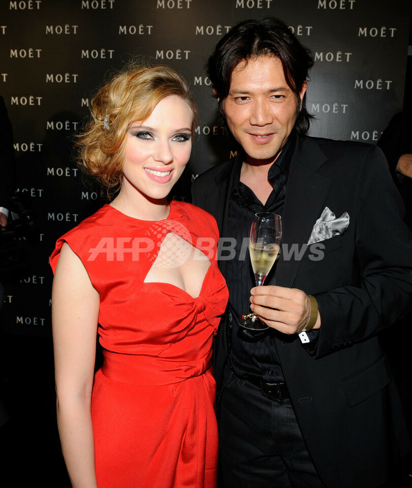 スカーレット・ヨハンソン来日、モエ・エ・シャンドンで「シネマに乾杯！」