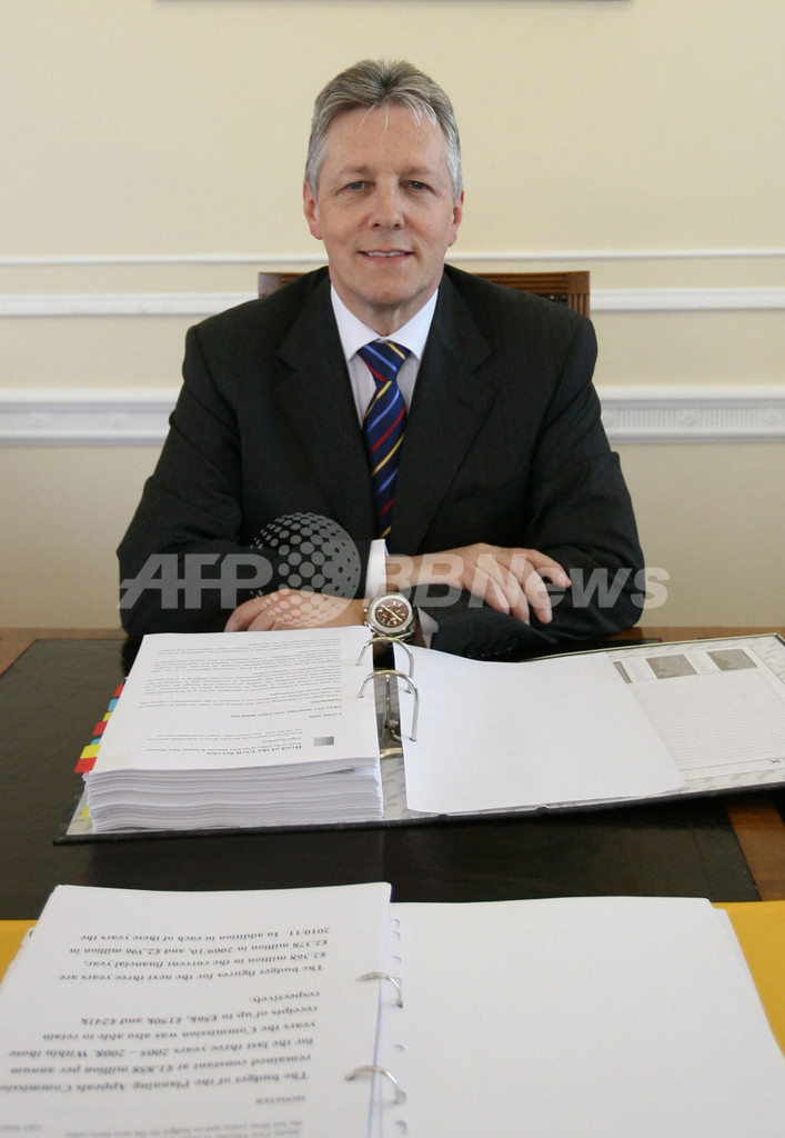 北アイルランド自治政府、新首相にロビンソン氏