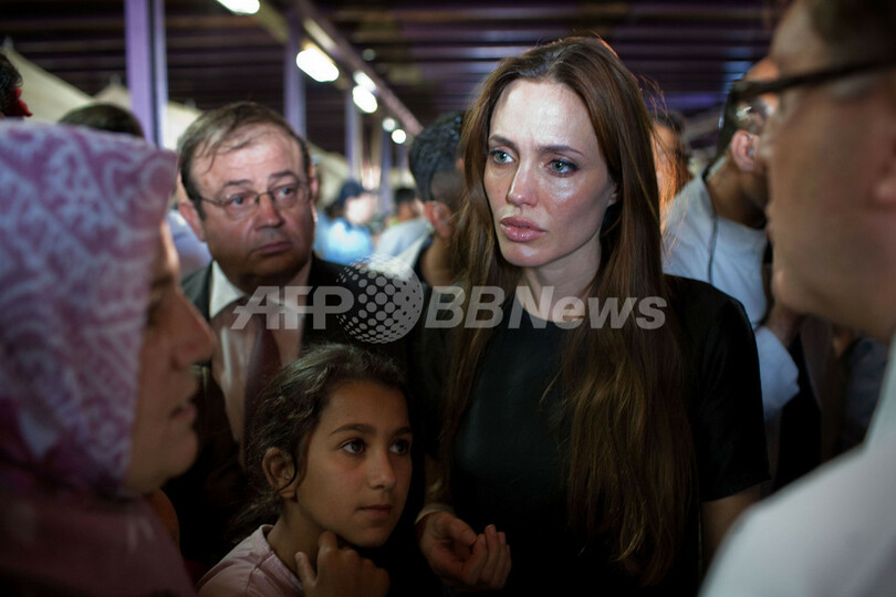 Ａ・ジョリー、トルコのシリア難民を訪問