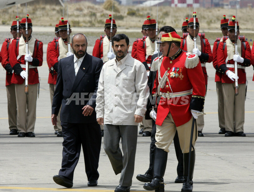 イラン大統領がボリビアを訪問、大統領と会談