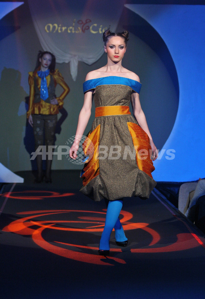 ＜08/09年秋冬ティラナ・コレクション＞Mirela Cici、新作を発表