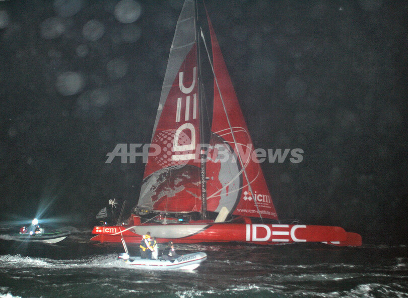 フランシス・ジョヨン氏が単独無寄港世界一周の世界最速記録を更新