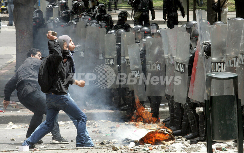ブッシュ米大統領、コロンビアに到着 激しい抗議運動の中 - コロンビア