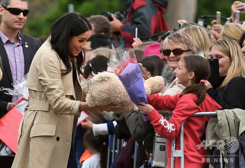 英ヘンリー王子とメーガン妃、メルボルンでカンガルー料理を堪能
