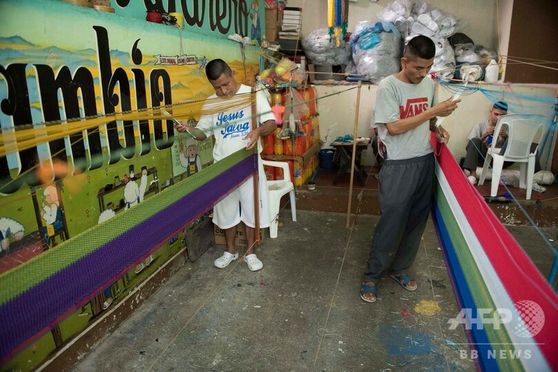 刑務所で編み物にパン作り、元ギャング社会復帰への道 エルサルバドル