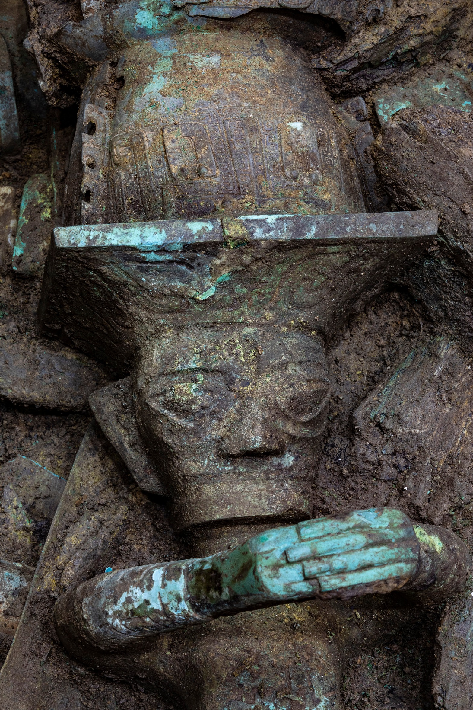 祭祀坑6基から重要出土品千点余り発見 四川省・三星堆遺跡 写真