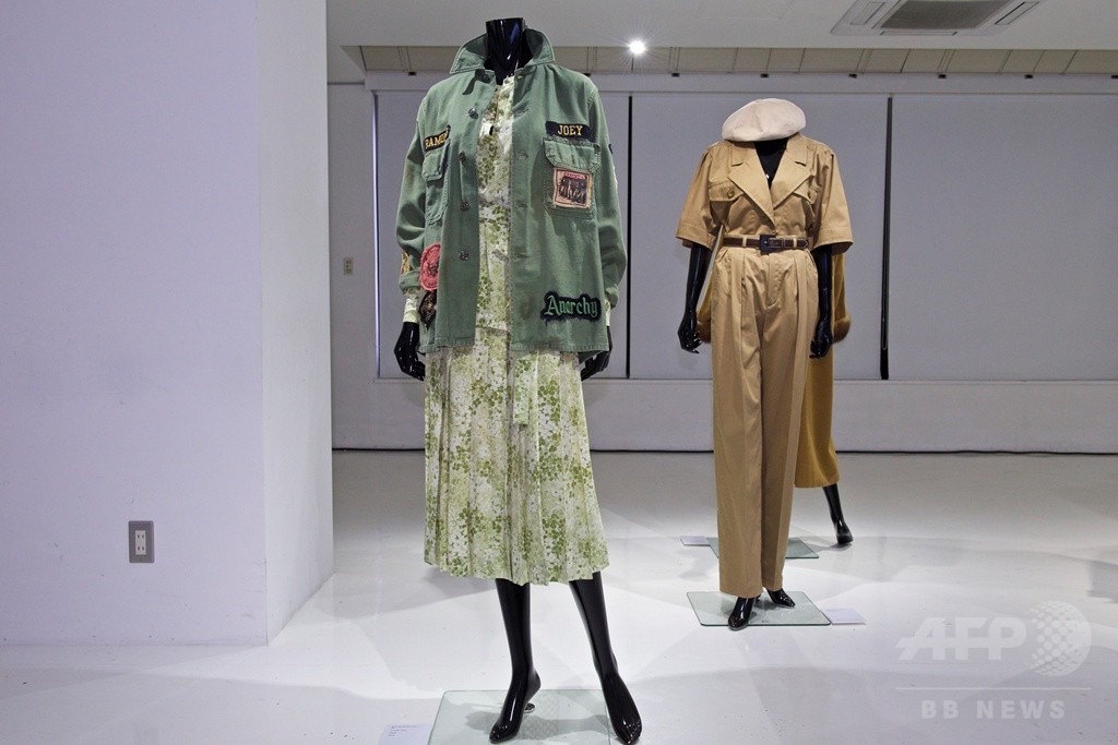ファッション展「モン イヴ・サンローラン」、12月10日から