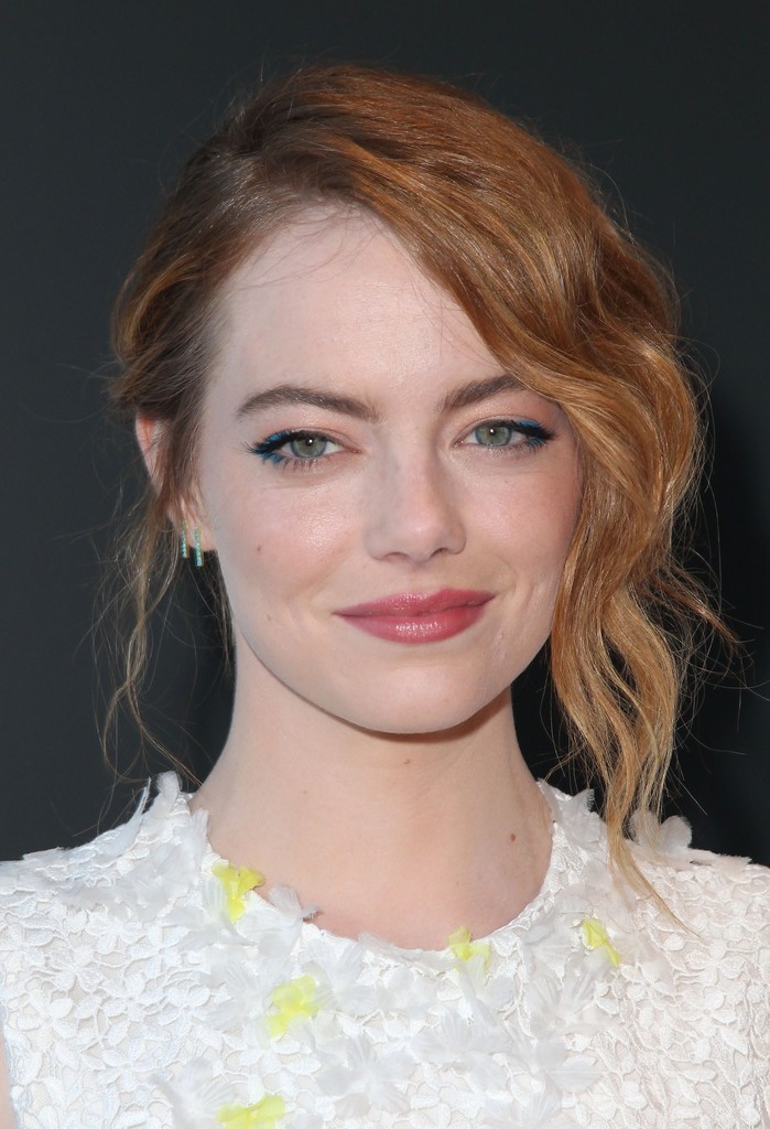 エマ・ストーン、ヴァリのドレスで主演映画のプレミア